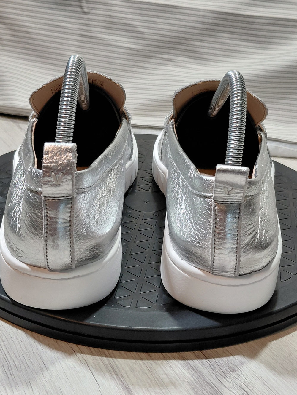NEW Vionic Womens Uptown Penny Loafer Metallic Silver Leather SIZE 9 - Picture 4 of 11